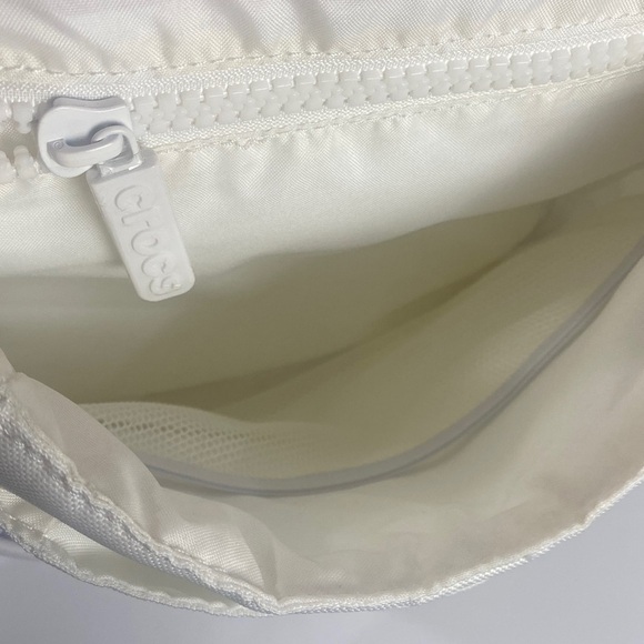 Crocs NWT Classic Crossbody - White - Picture 8 of 13